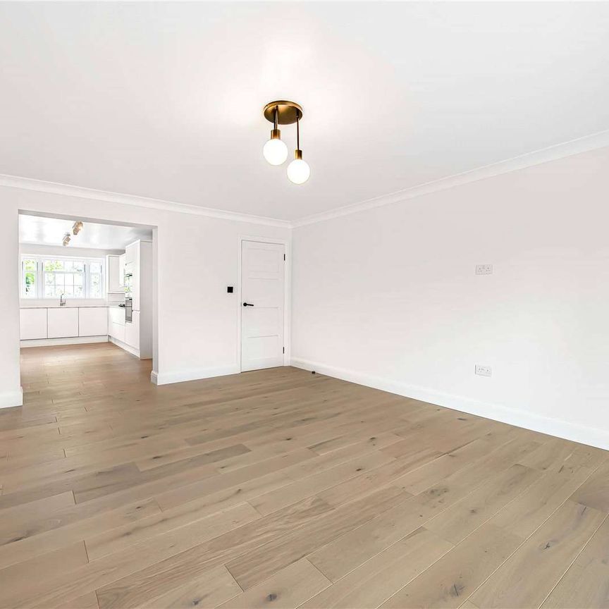 A lovely, two bedroom apartment with a private balcony. - Photo 1