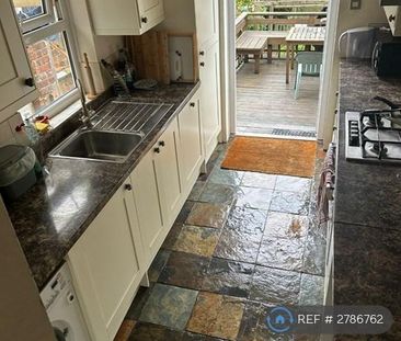 1 bedroom in a house share to rent - Photo 2