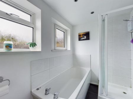 2 bedroom terraced house to rent - Photo 4