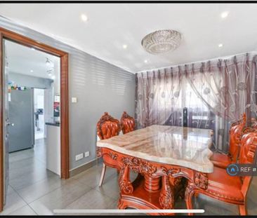 5 bedroom semi-detached house to rent - Photo 2