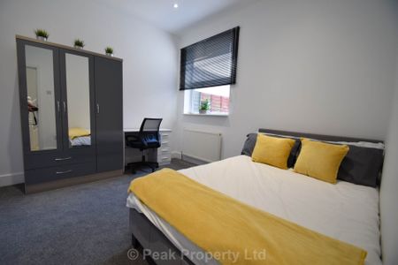 ROOM 2 - West Road, Westcliff On Sea - Photo 3