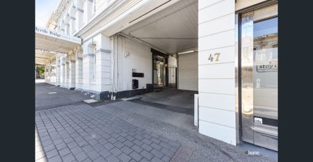 Central Contemporary Townhouse - Photo 5