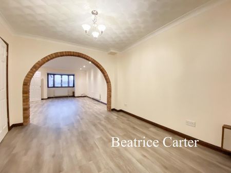 4 bedroom detached house to rent - Photo 2