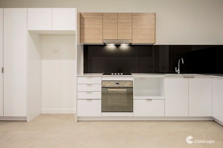 Spacious Two Bedroom Apartment - Convenient Location!! - Photo 4