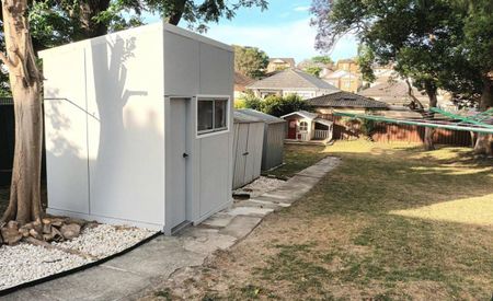 Style and Comfort, Fully Renovated & Architecturally Designed 4 Bedroom Family House with Versatile Floorplan. Large Entertaining Backyard. - Photo 4