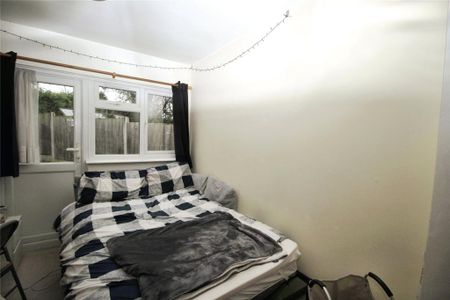 5 bedroom detached house to rent - Photo 4