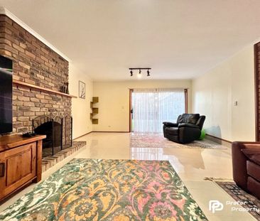 Modern 4 bedroom spacious house in a quiet yet convenient area - Photo 2