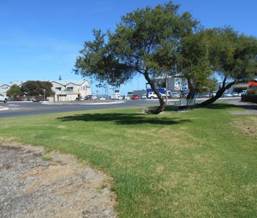 Oh so Close to the Beach&excl; - Photo 2