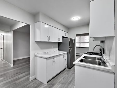 For Lease - 65 Thorncliffe Park Drive Unit# 1418, Toronto, Ontario - Photo 3