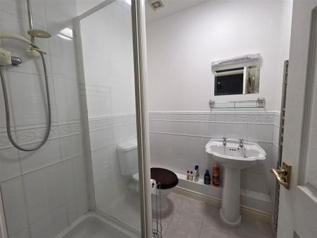 4 bedroom detached house to rent - Photo 5