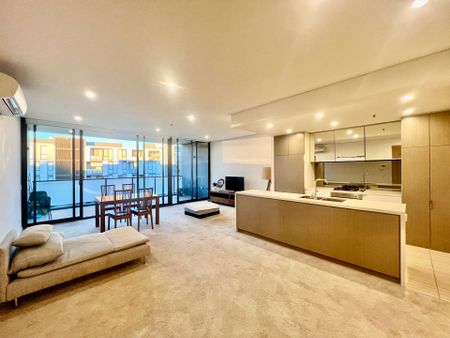 (Fully Furnished) Light Filled Large Three Bedroom Apartment with 2.5 Bathroom - Photo 2