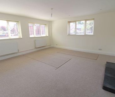 3 bedroom detached bungalow to rent - Photo 2