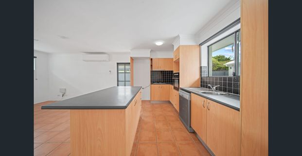 Low-Maintenance 3 Bedroom Family Home in Central Maroochydore - Photo 1