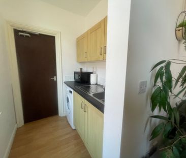 1 Bed Flat, Beeston, LS11 - Photo 5