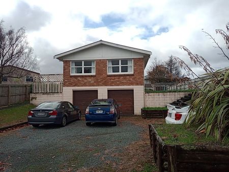 Sunny North West Home with Garage - Photo 3