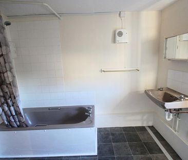 1 bedroom Flat To Let - Photo 4
