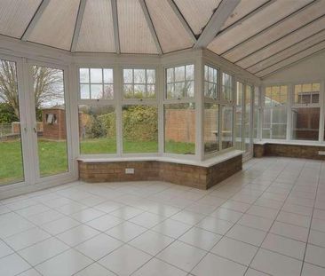 Long Fallow, St Albans, AL2 - Photo 2