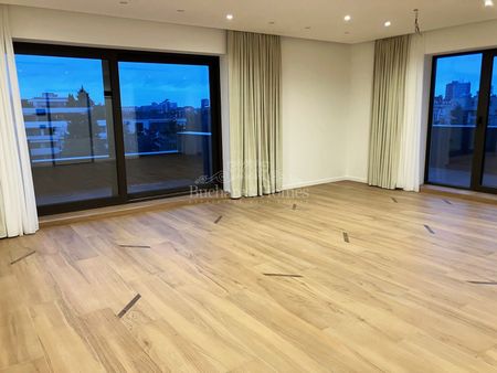 Expansive Three-Bedroom Penthouse - Primaverii - Photo 3