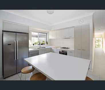 49 Leon Capra Drive, Augustine Heights, Qld 4300 - Photo 5