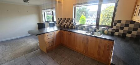 3 bedroom detached bungalow to rent - Photo 5