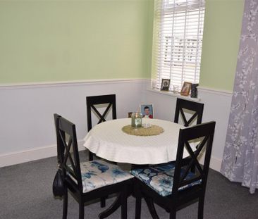 2 bedroom end of terrace house to rent - Photo 3