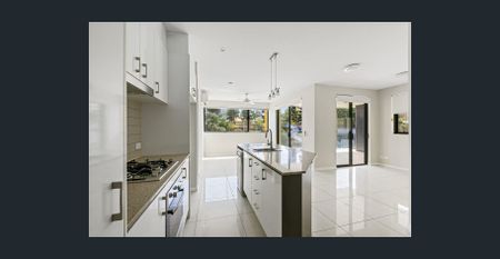 Nestled in the vibrant and picturesque suburb of Kangaroo Point, this property offers an exceptional living experience that combines modern comfort - Photo 5