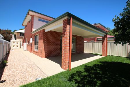 Two Bedroom Townhouse, In Walking Distance To Albury Cbd - Photo 5