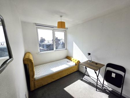 2 bedroom flat to rent - Photo 4
