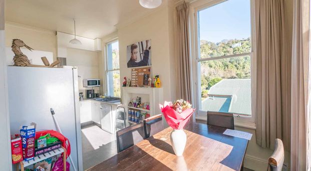 6 Bedroom Flat - New Addition Double Glazing for 2026 !! - Photo 1