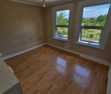 2 Bed Terraced House, Norfolk Road, E17 - Photo 3