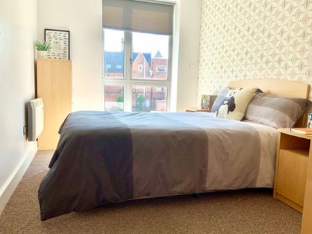 2 bed Apartment for Rent - Photo 3