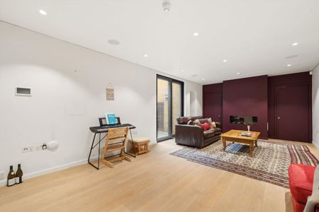 Contemporary family living in a private South Kensington mews. - Photo 3