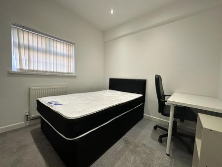 6 bedroom terraced house to rent - Photo 4