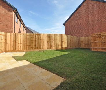 Spindle Way, Hardwicke, Gloucester - Photo 3