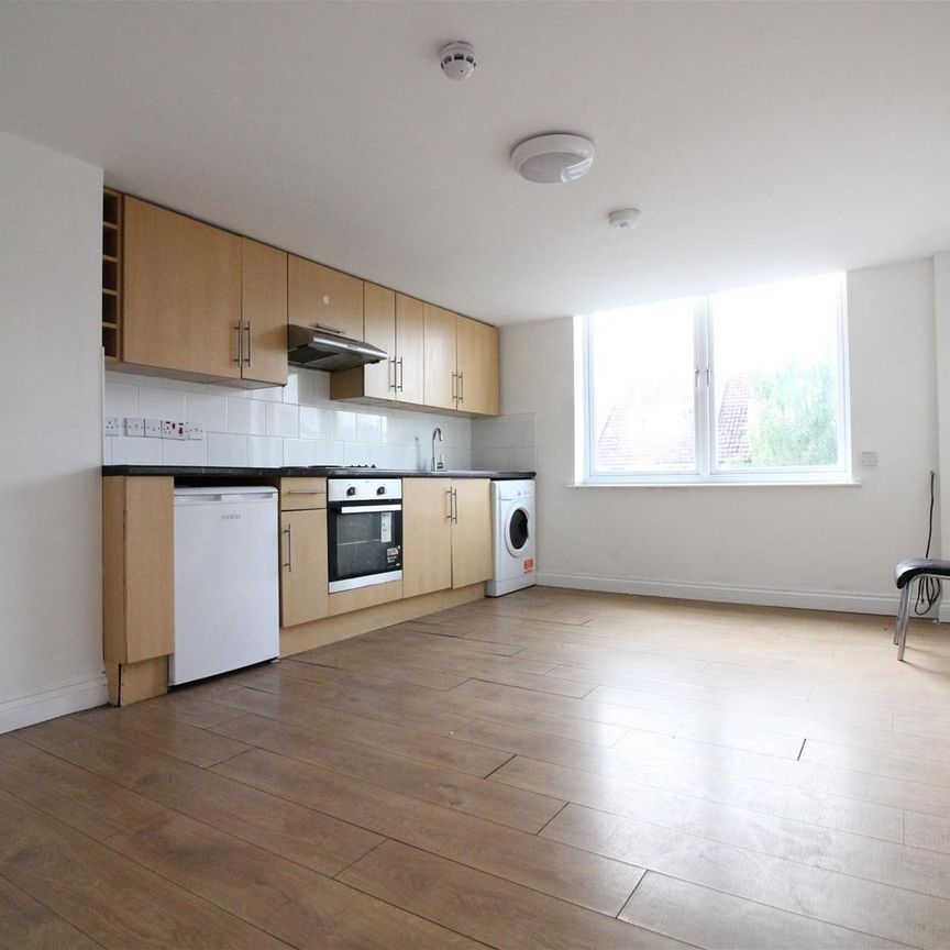 Whitton Road, Hounslow - Photo 1