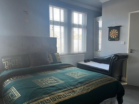 Room in a Shared House, Thorold Road, IG1 - Photo 2