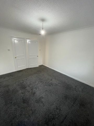 1 Bed Flat, Seymour Court, M7 - Photo 2