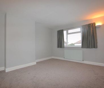 4 bedroom semi-detached house to rent - Photo 6