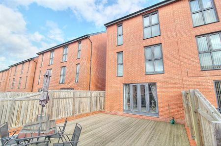 3 bedroom semi-detached house to rent - Photo 4