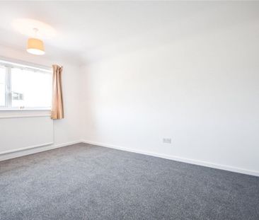 Well presented 3 bedroom house to rent in the popular Village of Ha... - Photo 4