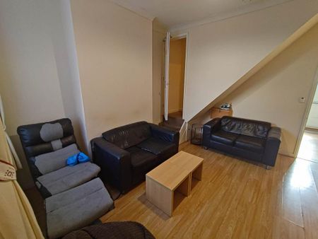 4 bedroom terraced house to rent - Photo 2