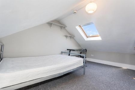 5 bedroom semi-detached house to rent - Photo 3