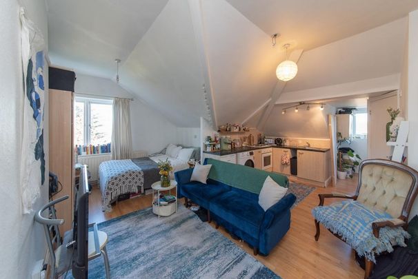 Studio to rent - Photo 1