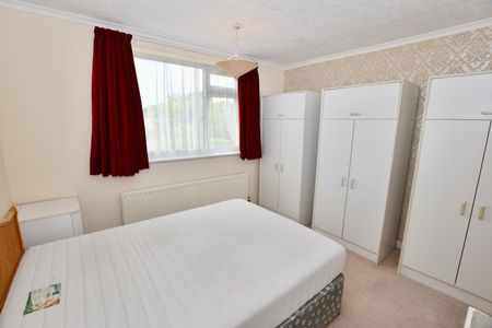 Brookstray Flats, Nod Rise, Coventry, CV5 7HW - Top Floor 2 Bedroom Flat - Photo 5