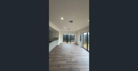 Spacious Family Home in Kalkallo VIC - Photo 2