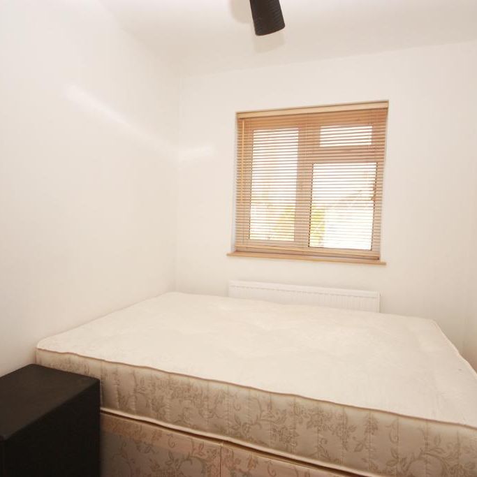 Long Drive, East Acton, London, W3 7PP - Photo 1