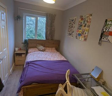 Room in a Shared House, Cotswold Gardens, NW2 - Photo 2