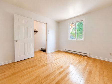 Appartement 1 chambre entièrement rénové au 2e étage avec espace de rangement - Photo 5