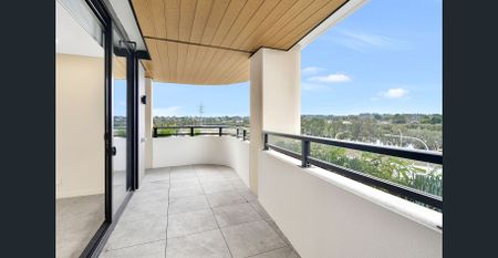 TILED LIVING | CORNER POSITION | ACCESS TO AMAZING AMENITIES - Photo 3