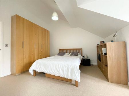 3 bedroom flat to rent - Photo 4
